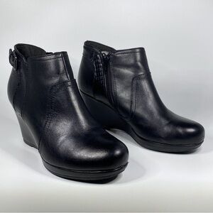 Clarks Camryn Fiona Wedge Ankle Booties Black leather buckles 5.5